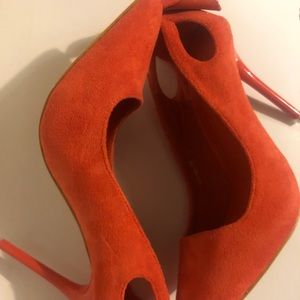 Zhen Wei Mei burnt Sienna orange bow heels 8 1/2